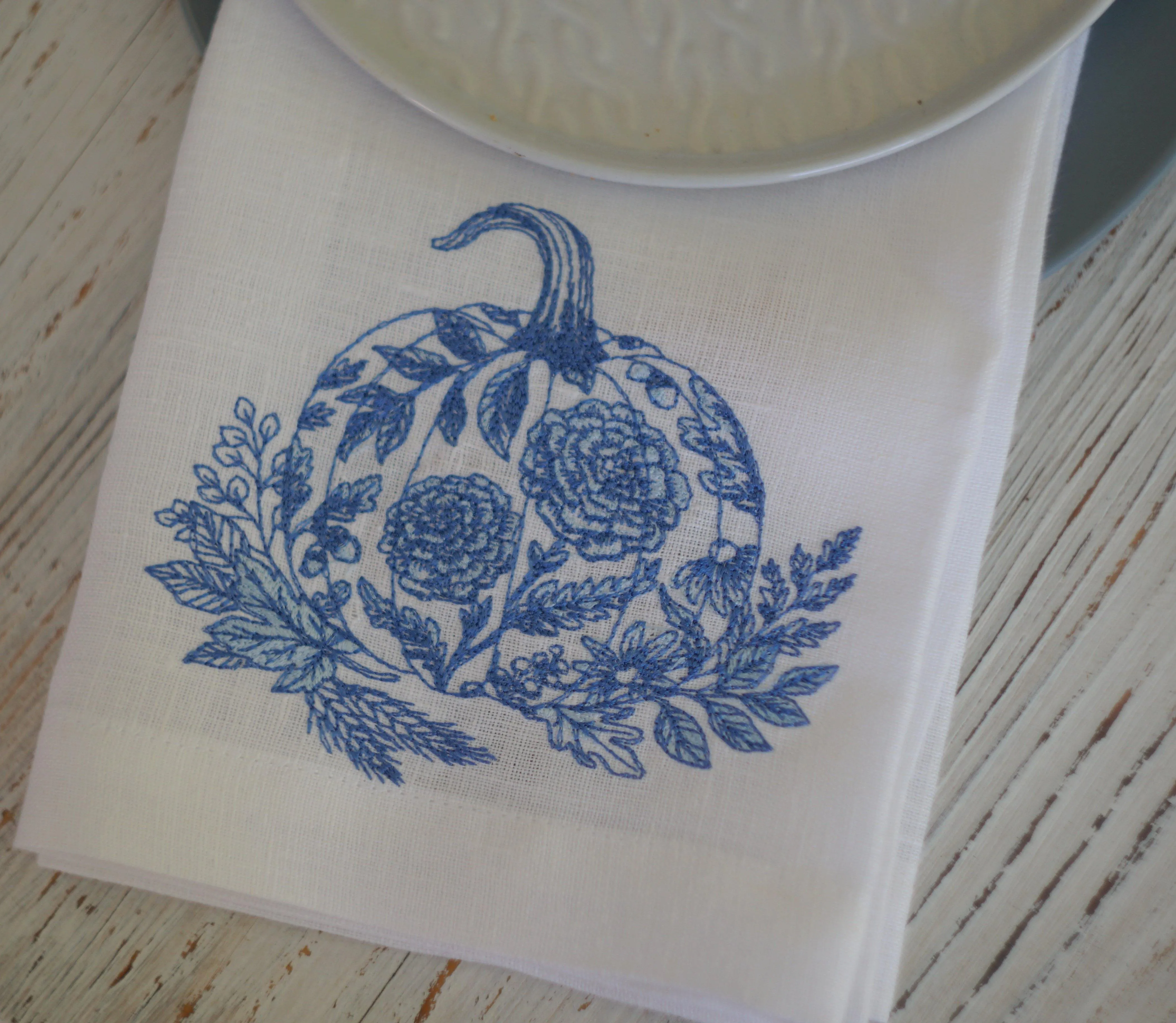 #093 | Blue Chinoiserie Chic Pumpkin | Linen napkins