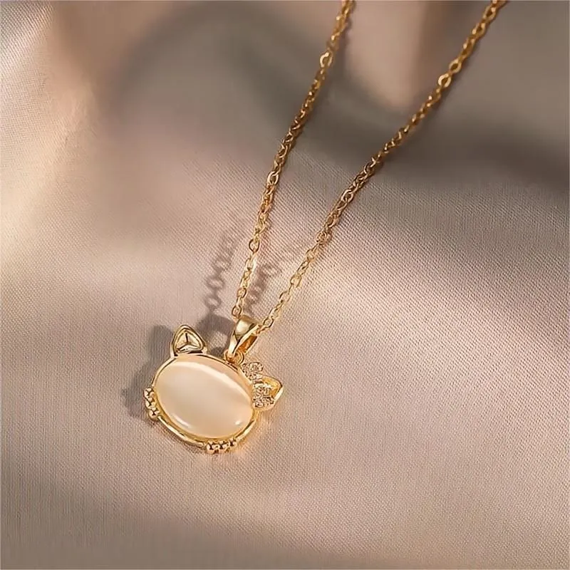 Chic CZ Inlaid Labradorite Kitty Pendant Necklace