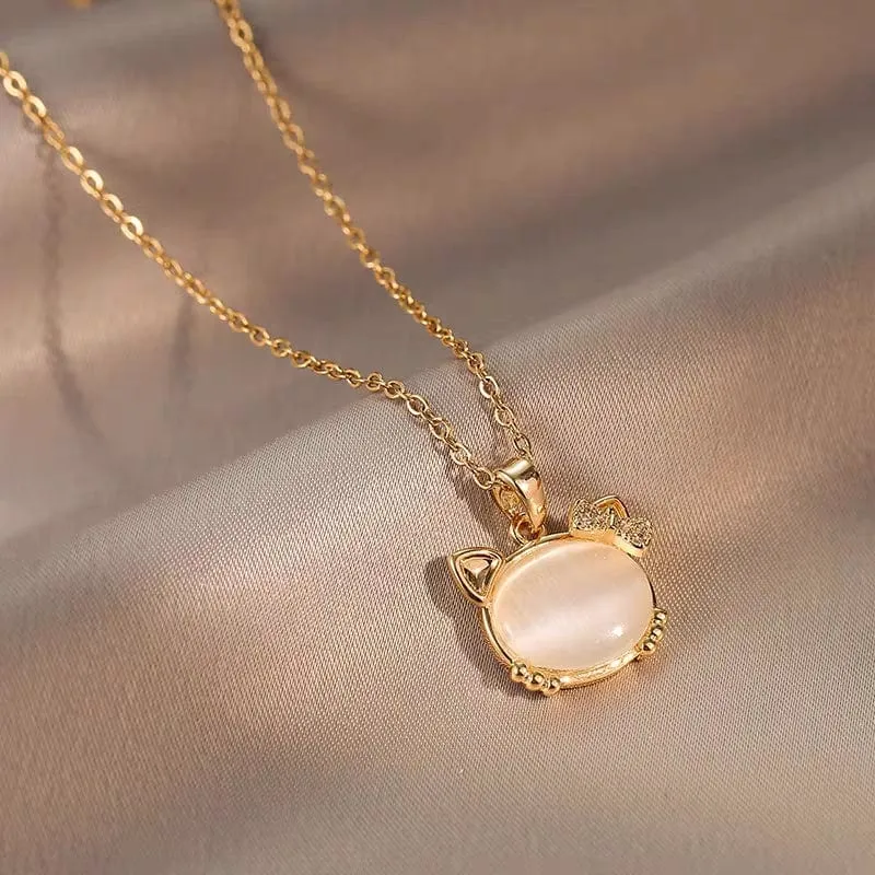 Chic CZ Inlaid Labradorite Kitty Pendant Necklace