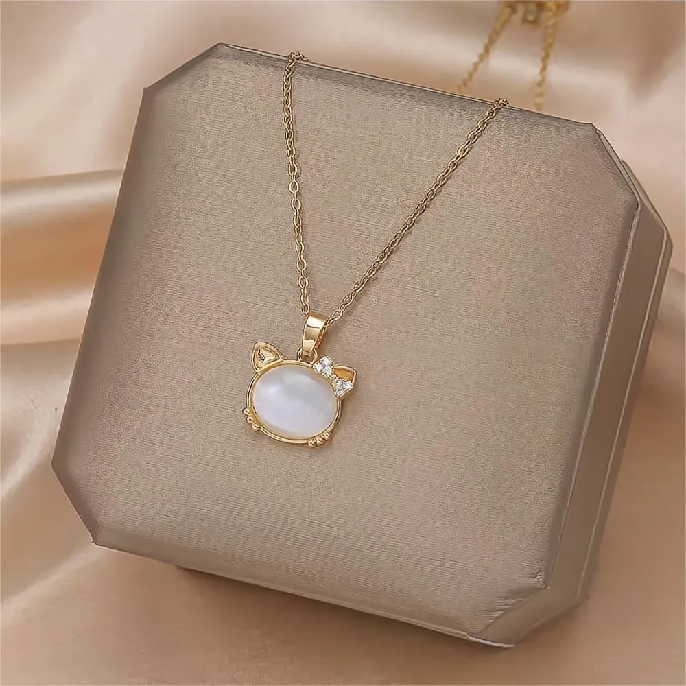 Chic CZ Inlaid Labradorite Kitty Pendant Necklace