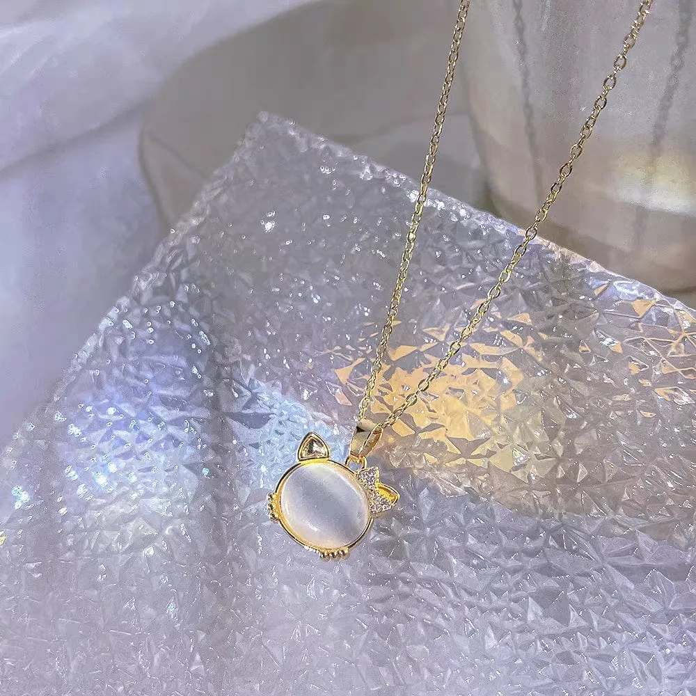 Chic CZ Inlaid Labradorite Kitty Pendant Necklace