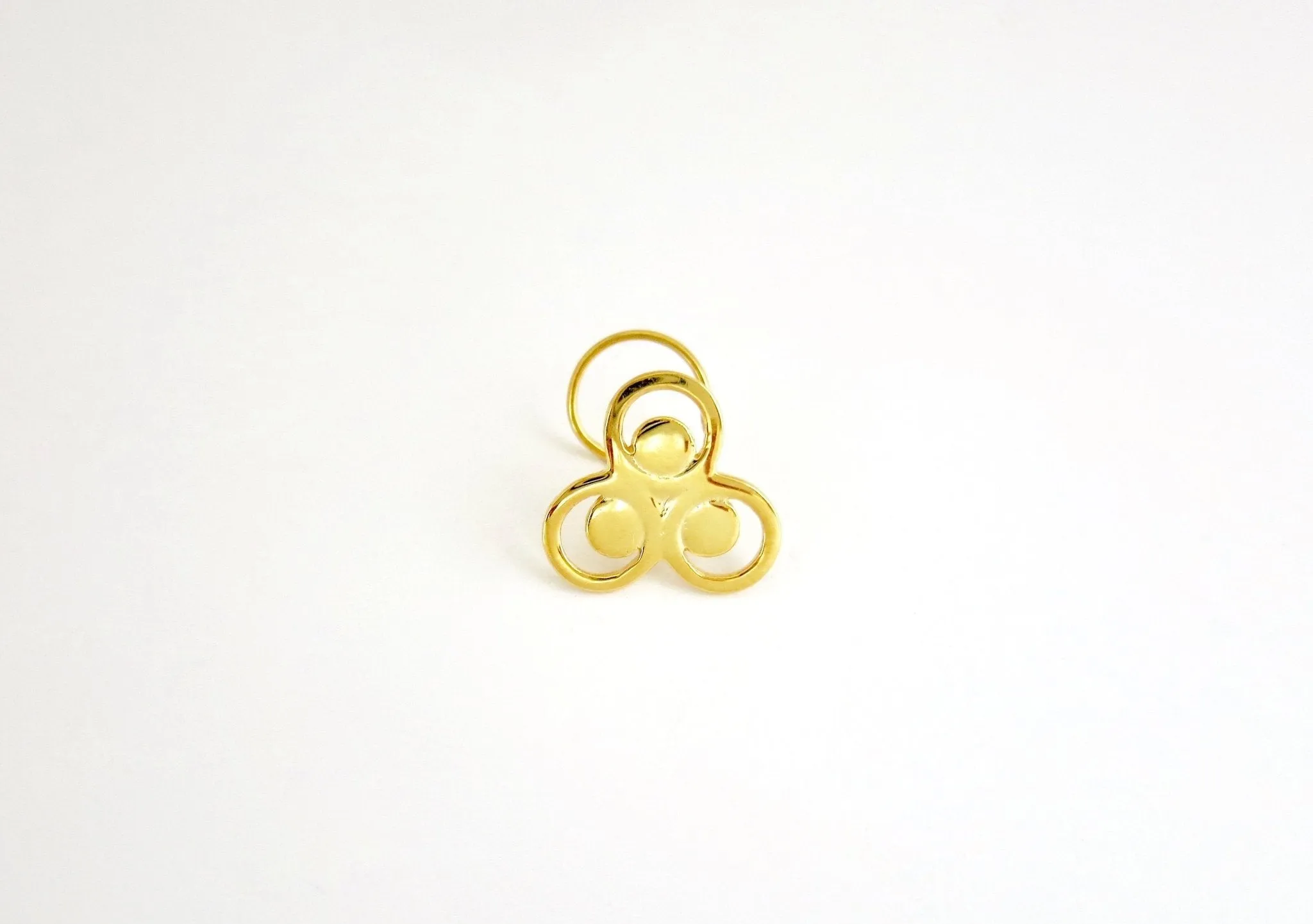 Gold-plated, elegant, three-circle nose pin