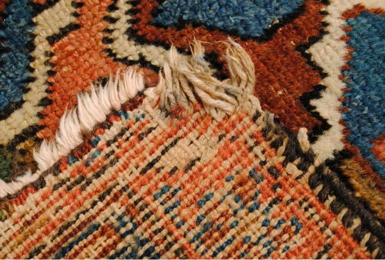 HAND WOVEN HERIZ ROOM RUG.