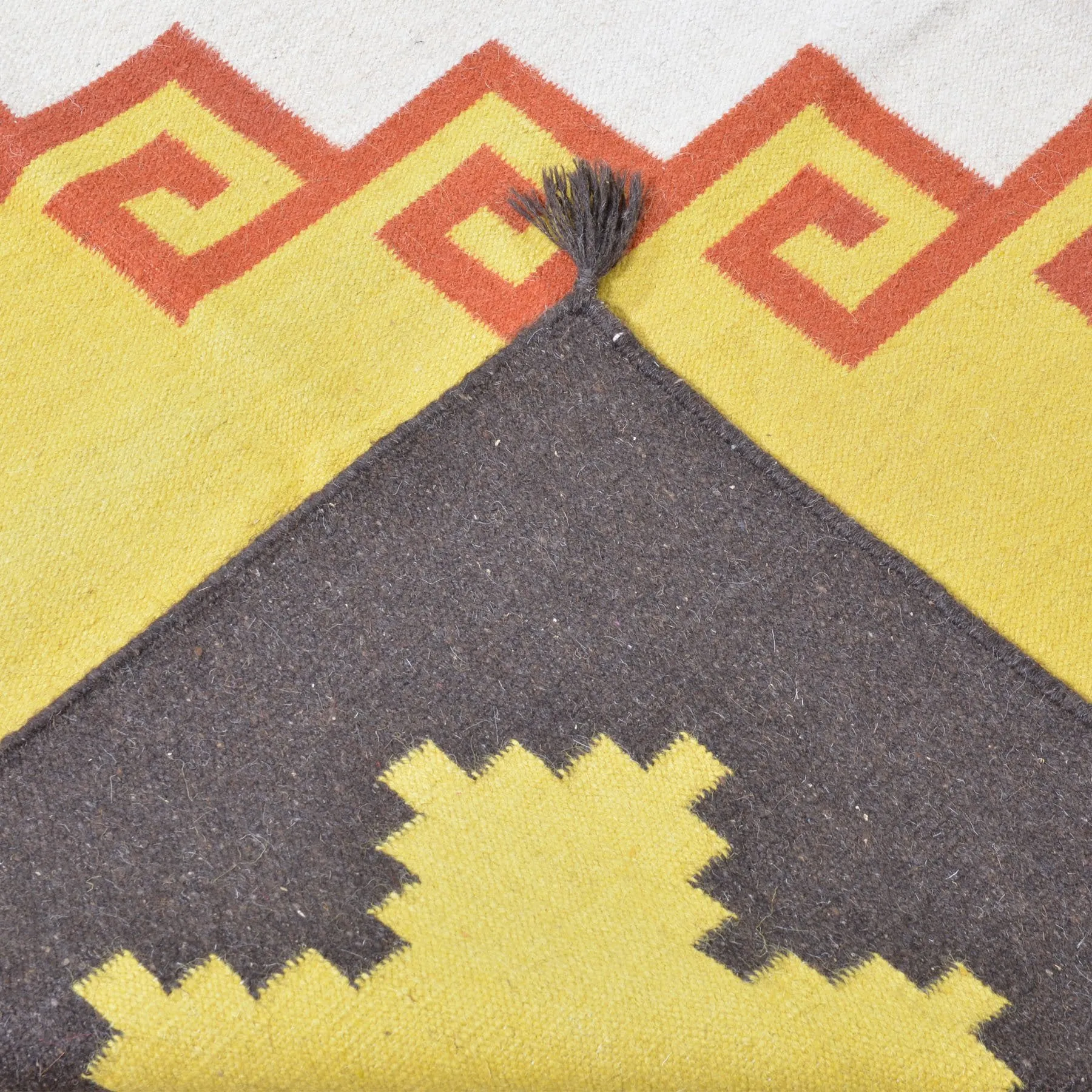 Hand-Woven Oriental Southwestern Design Kilim Wool Rug (Size 6.1 X 9.0) Cwral-4083