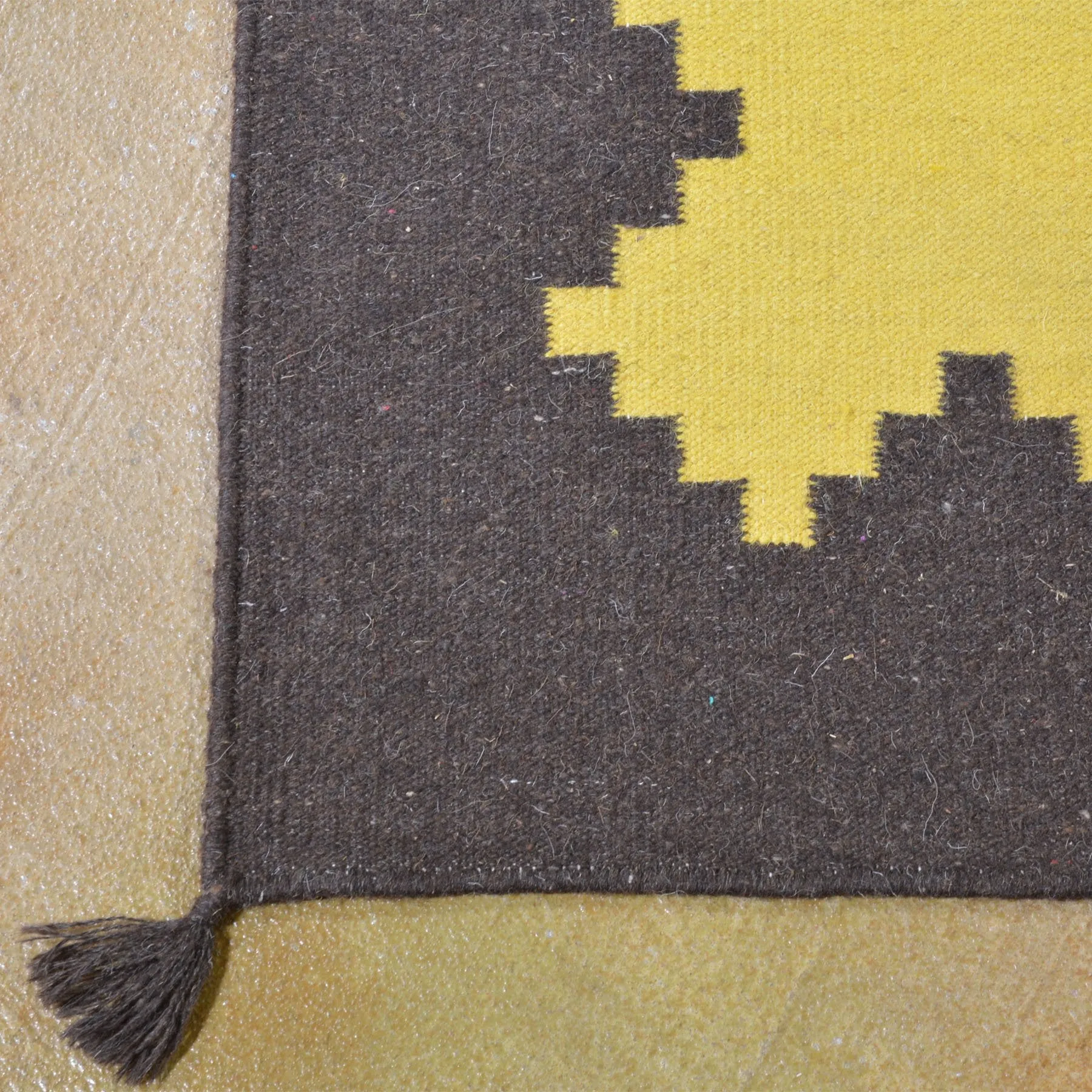 Hand-Woven Oriental Southwestern Design Kilim Wool Rug (Size 6.1 X 9.0) Cwral-4083