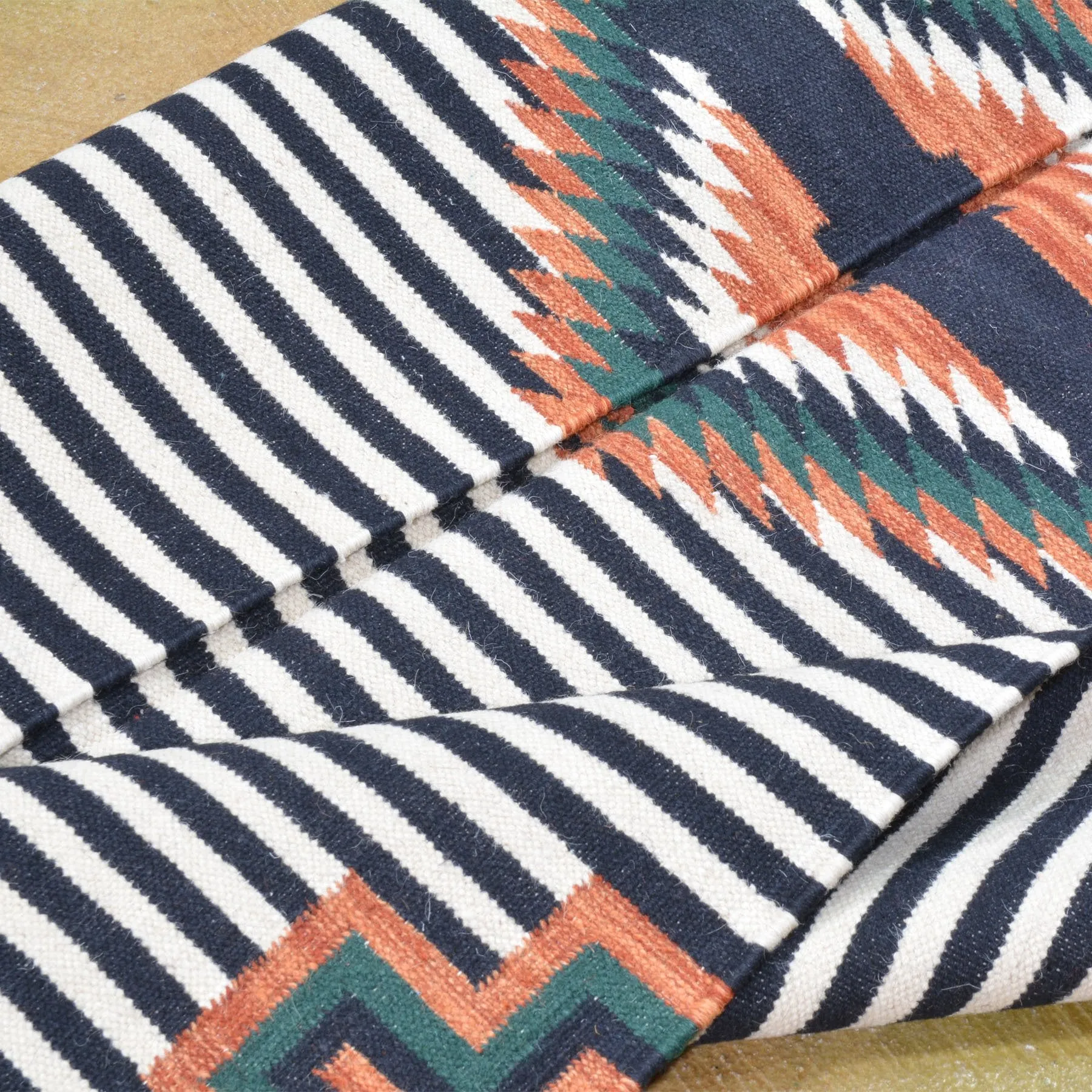 Hand-Woven Southwestern Kilim Geometric Design Handmade Wool Rug (Size 4.0 X 6.0) Brrsf-1074
