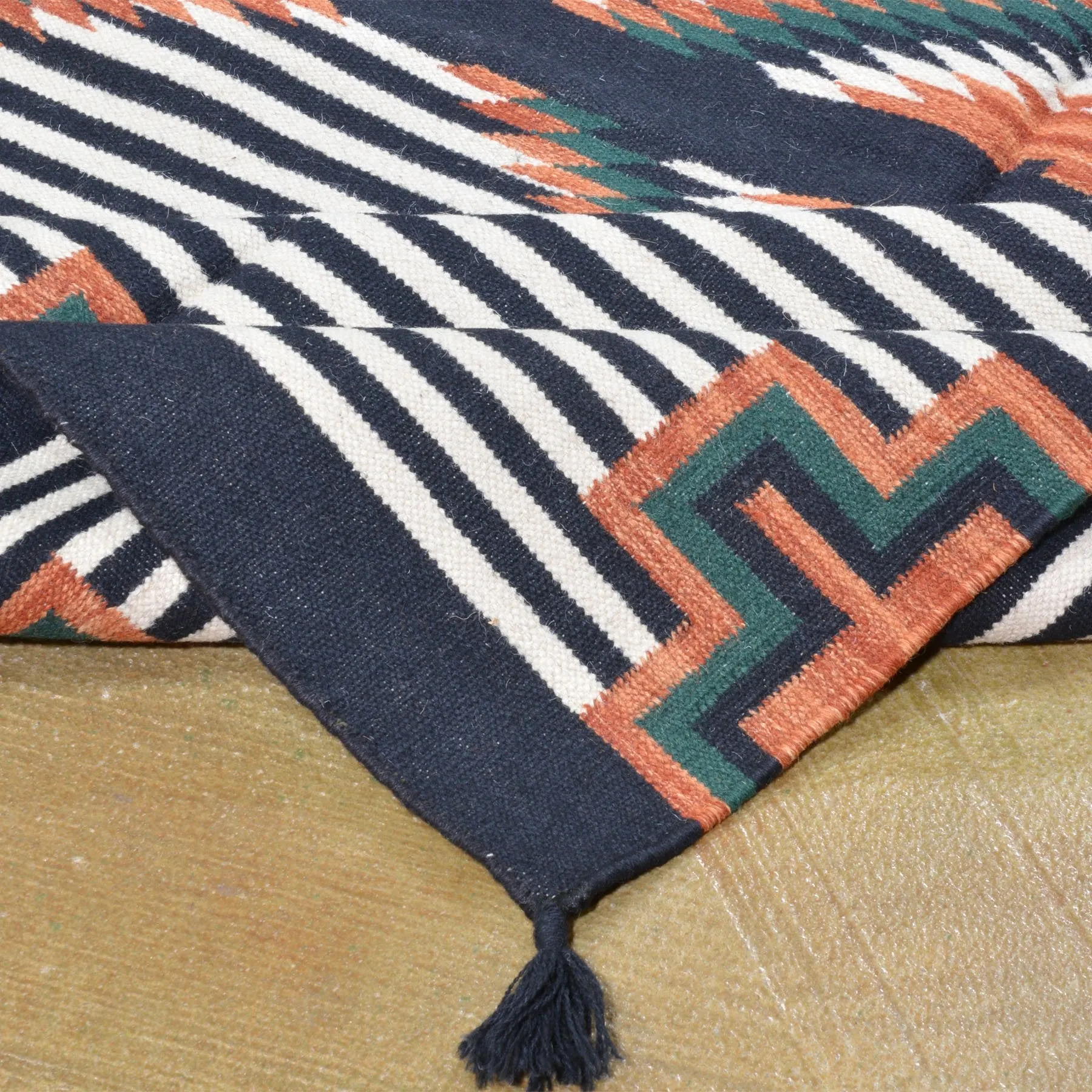 Hand-Woven Southwestern Kilim Geometric Design Handmade Wool Rug (Size 4.0 X 6.0) Brrsf-1074