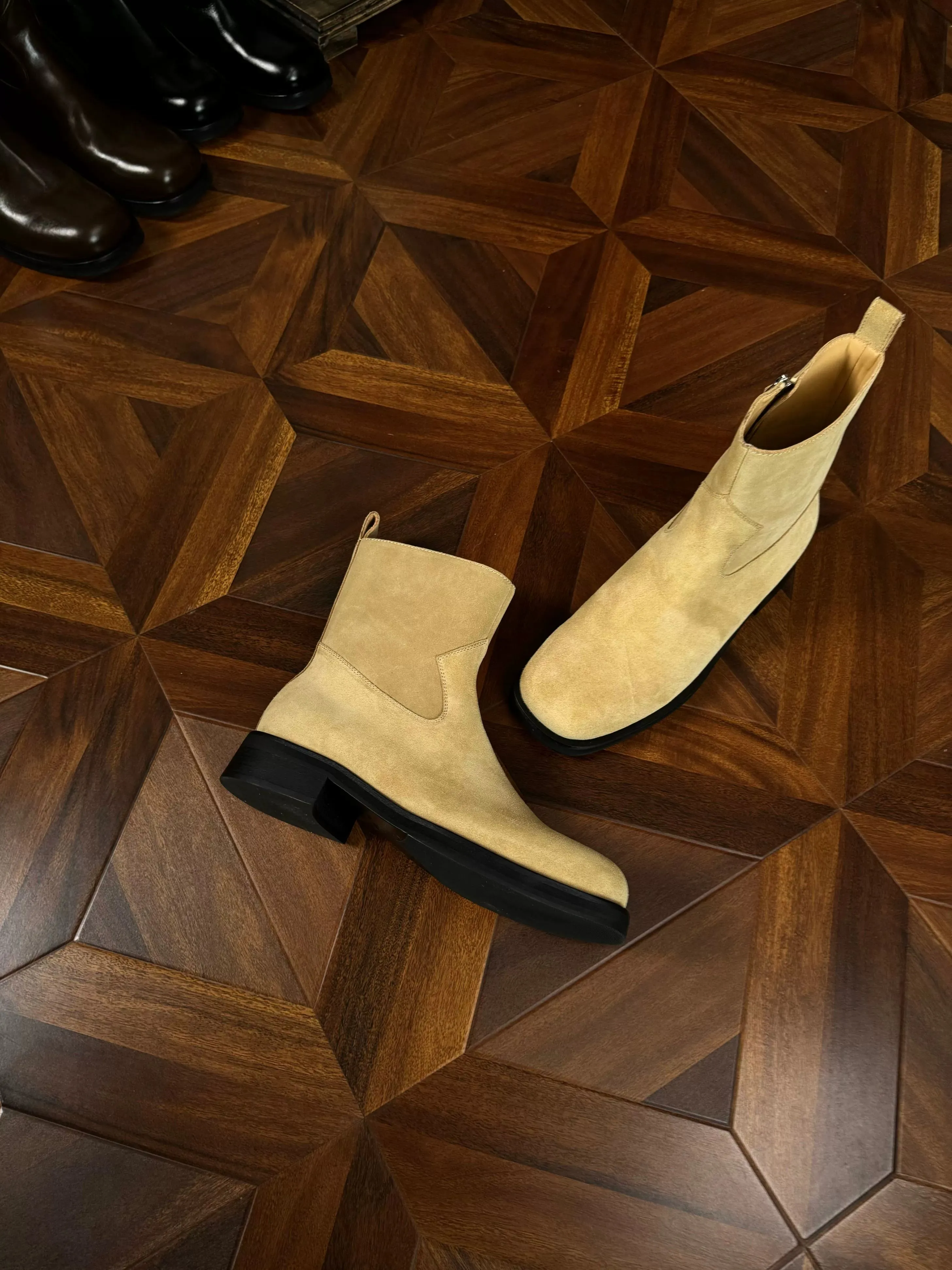 Italian-crafted Chelsea Boots