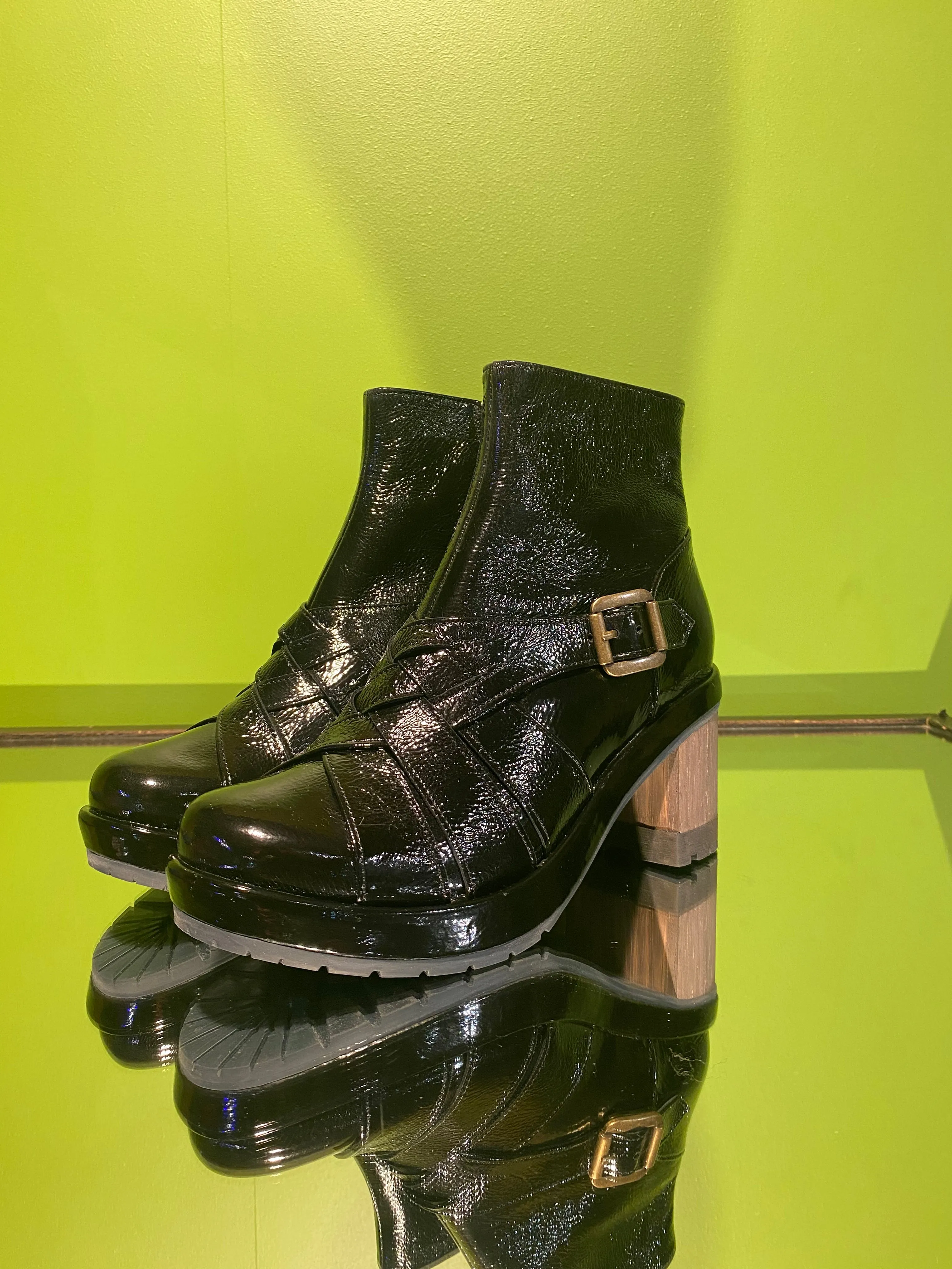 KR1801 opt.2 Black patent