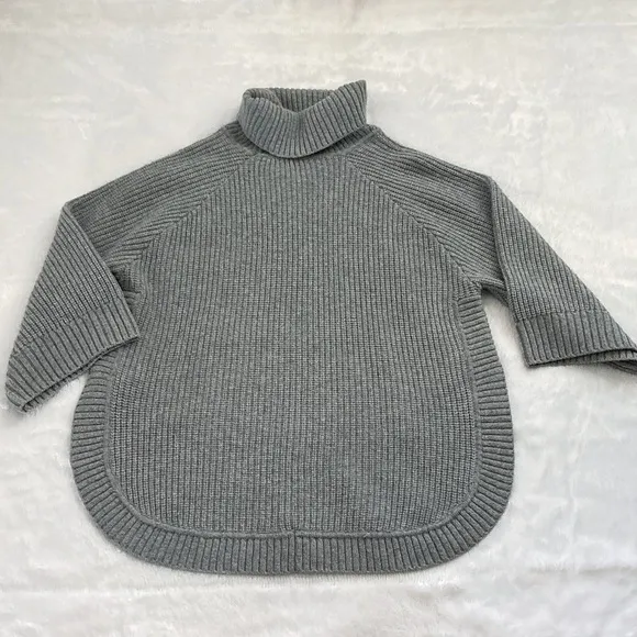 Like New Gray UGG Raelynn Soft Cable Knit Sweater