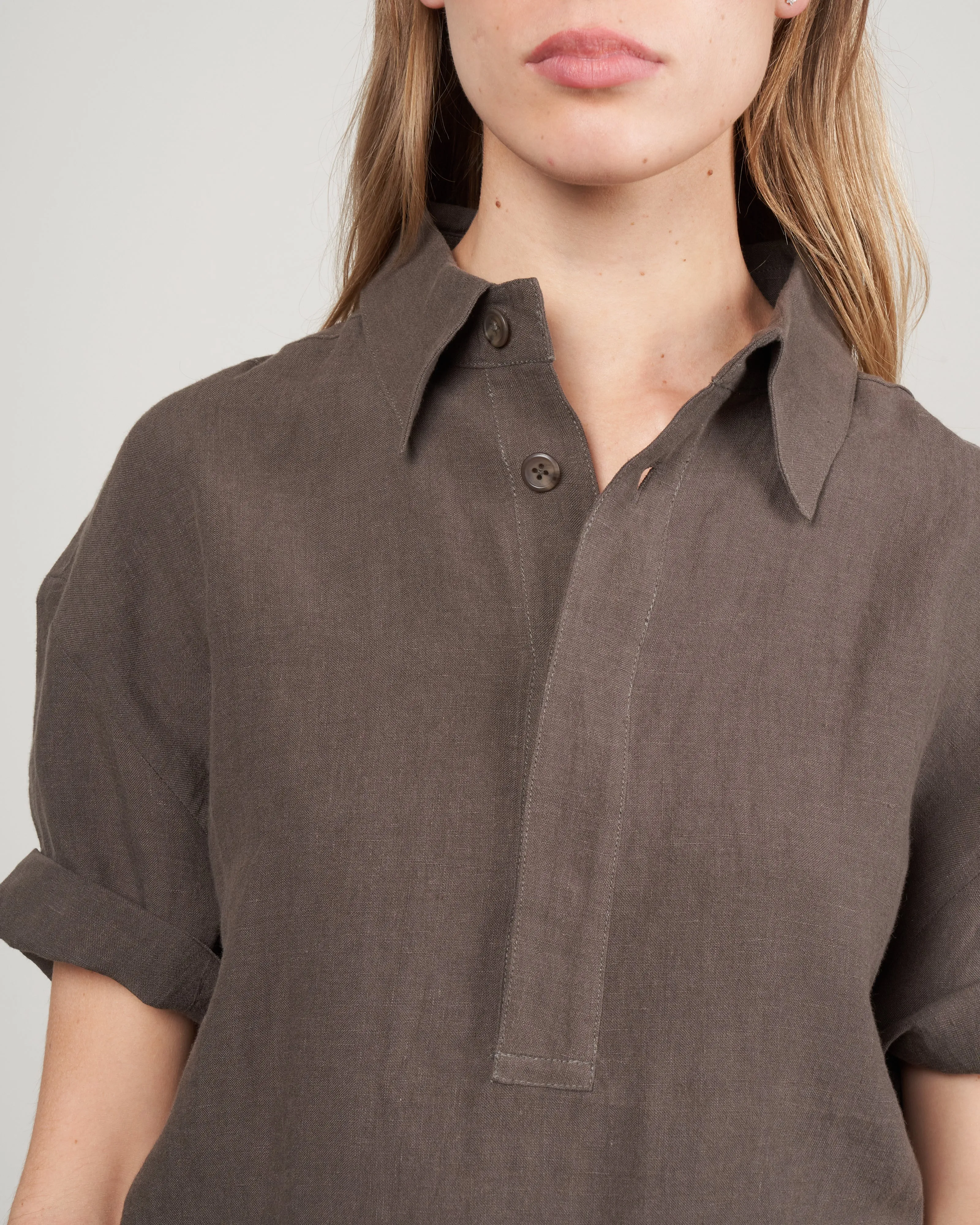 linen polo shirt - dark oak