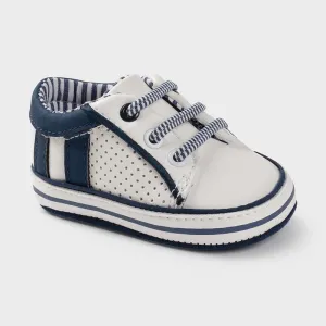 Navy & White Trainers 9.397