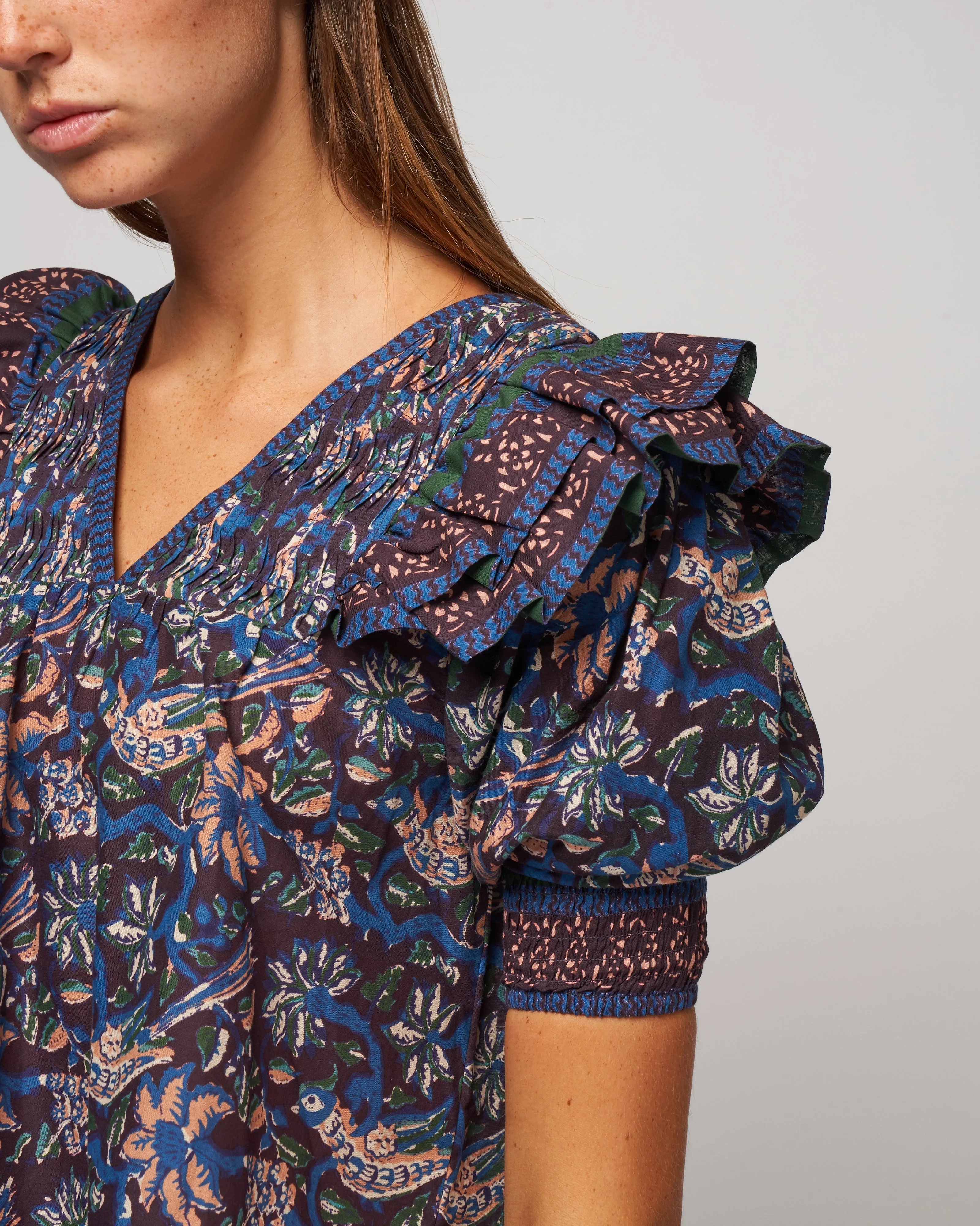 noah print puff slv pintucked top - navy