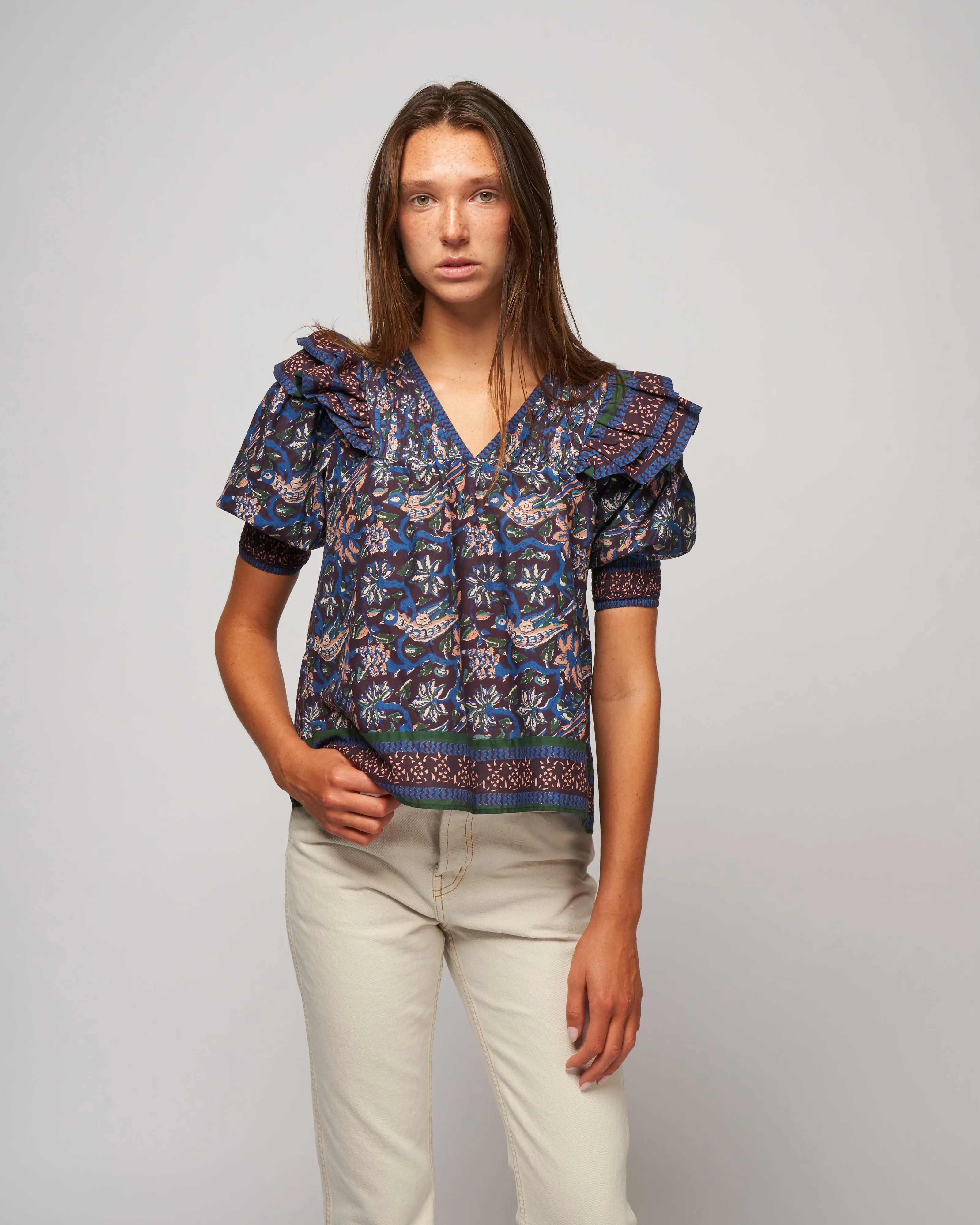 noah print puff slv pintucked top - navy