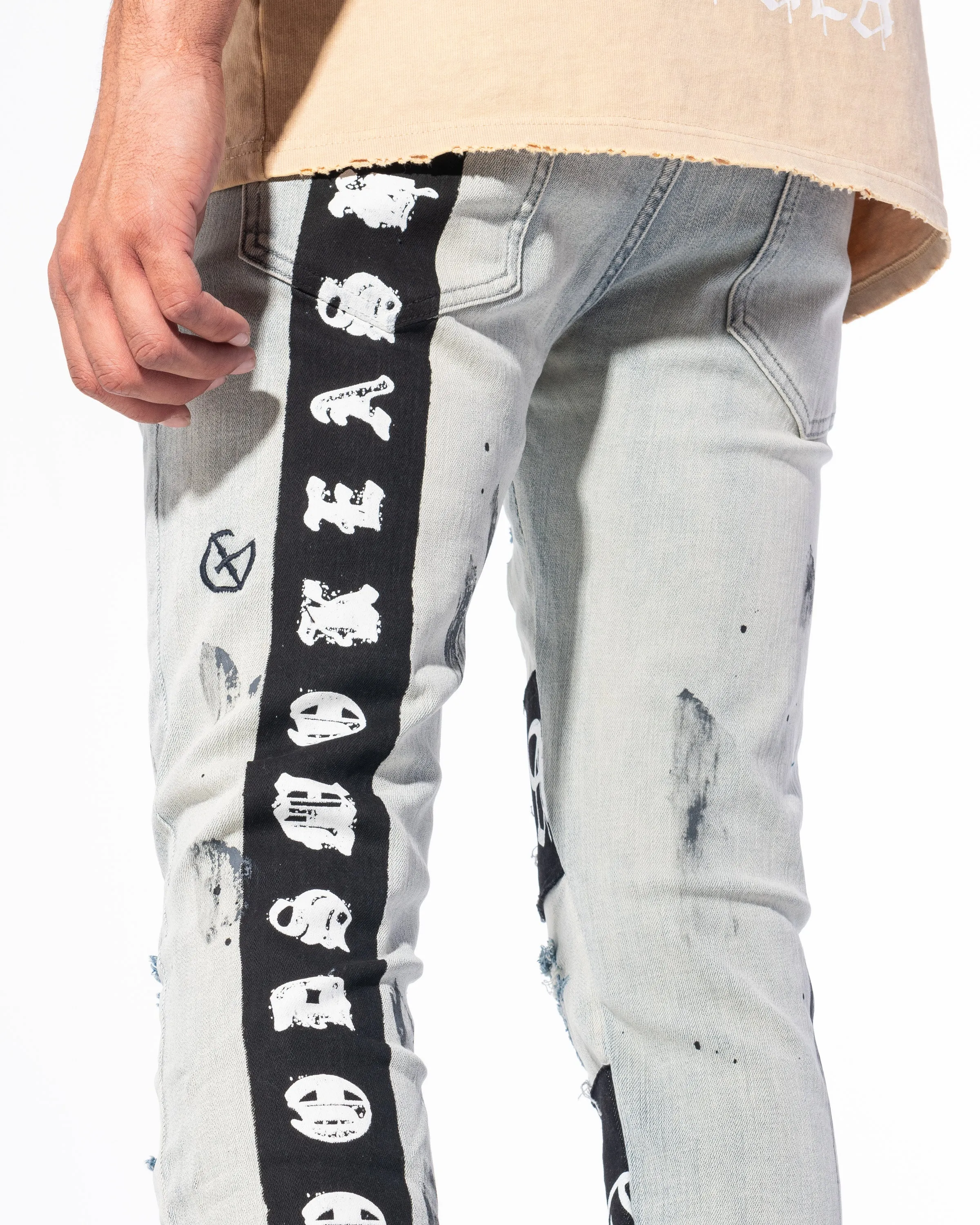"DEAD OR ALIVE" DENIM (LIGHT BLUE)