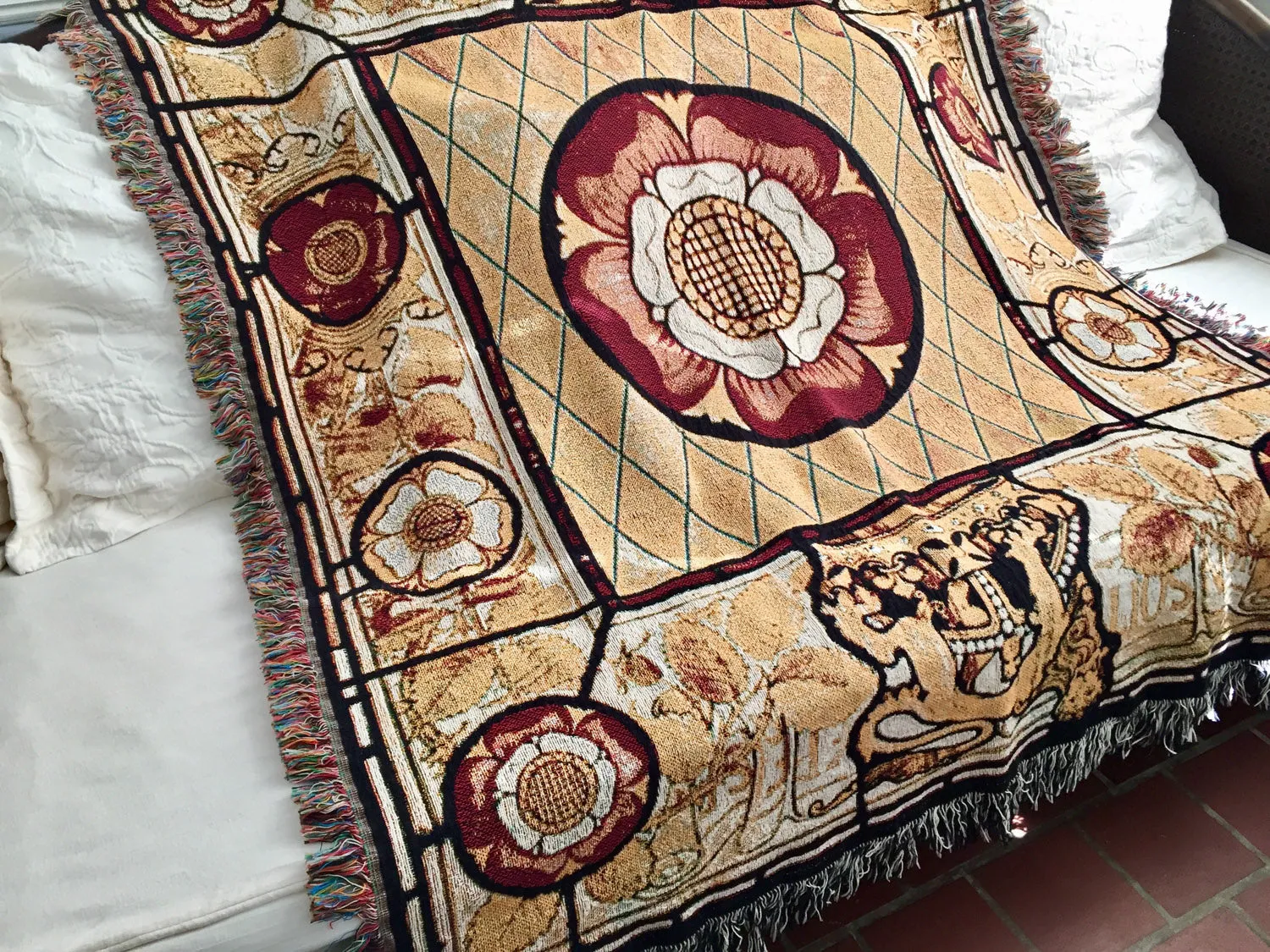 Tudor Rose Deluxe Woven Blanket Throw