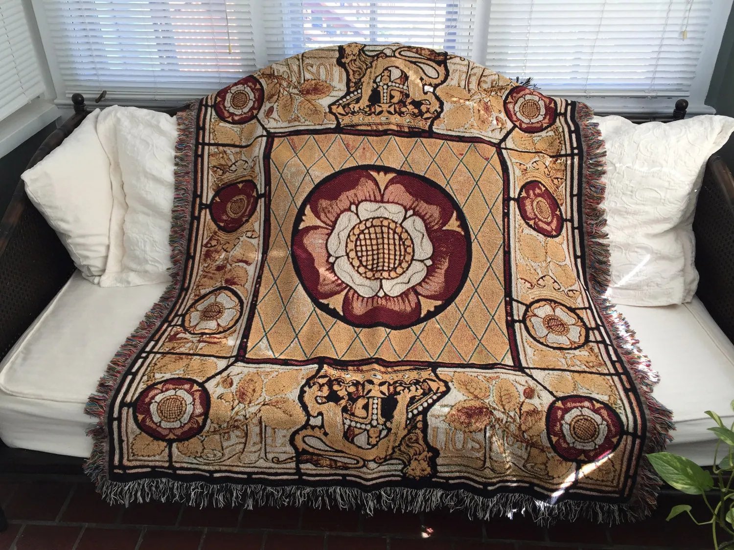 Tudor Rose Deluxe Woven Blanket Throw