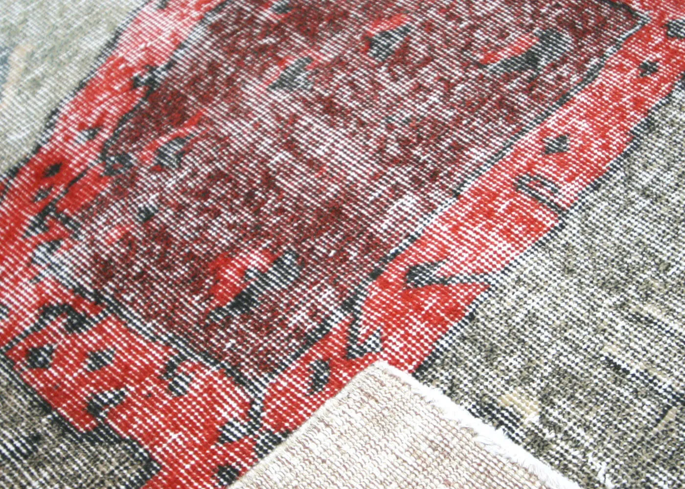 Vintage Turkish Mid-Century-Modern Rug - 6'7" x 9'8"