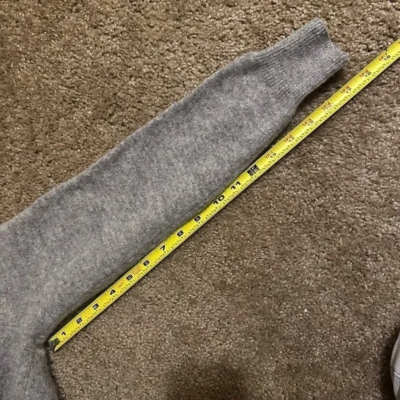 Women’s Grey J. Crew 100% Wool V-Neck Sweater - XS